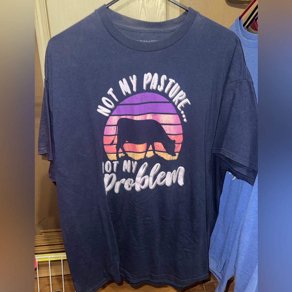 Farm Fed women’s 2x Navy Graphic T-Shirt with Cow Design